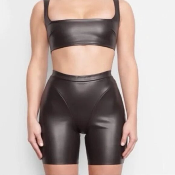 SKIMS FAUX LEATHER BIKER SHORT | SOOT (black), size Large - Picture 1 of 3
